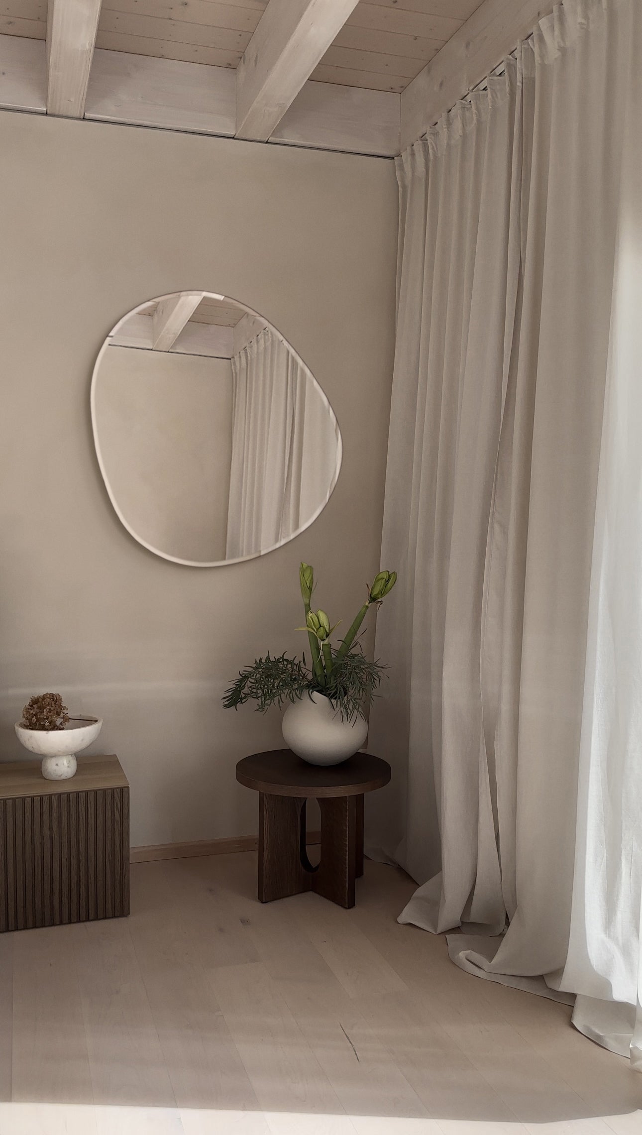 Plump Mirror Large | 90 x 81 cm - Blossholm