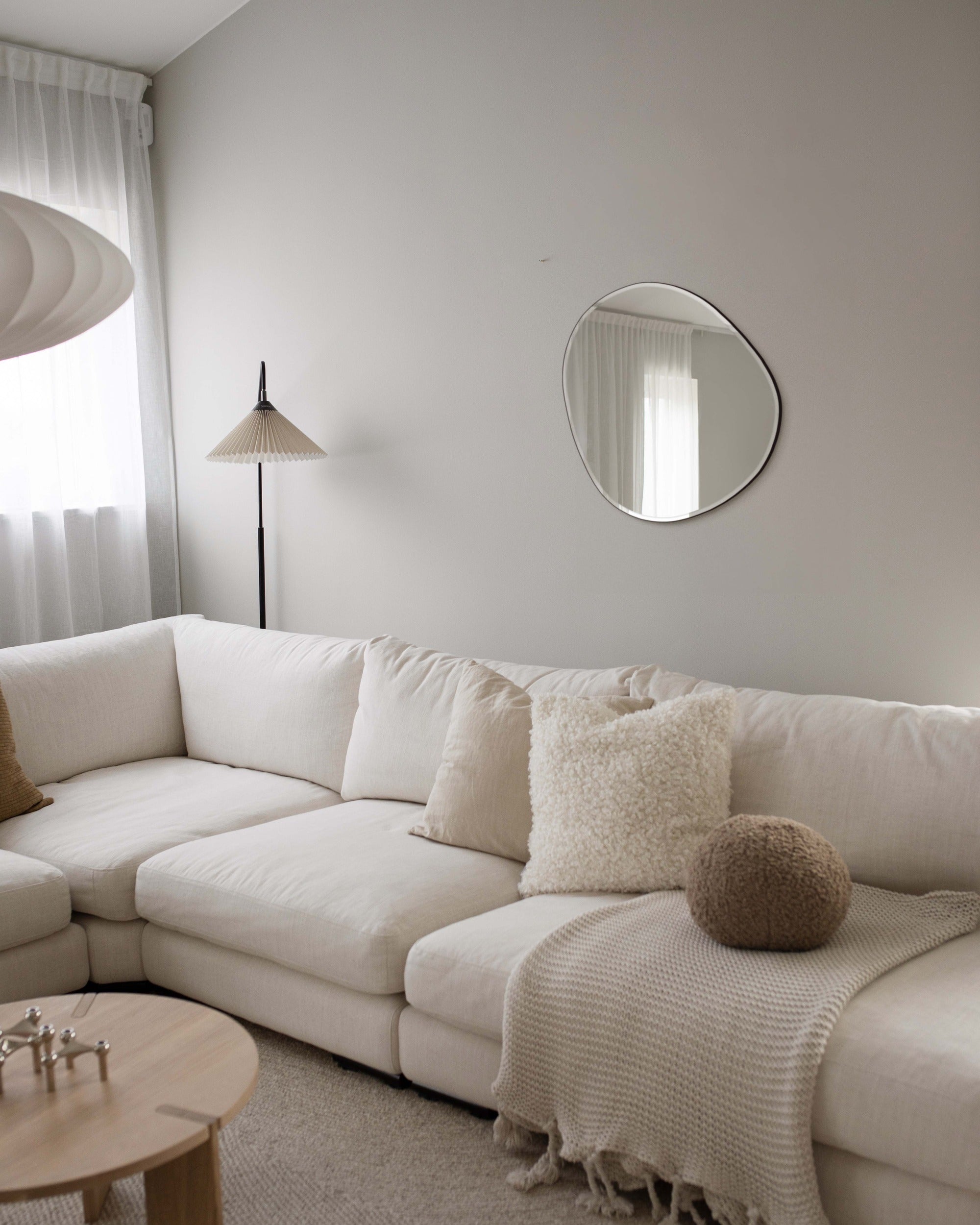 Plump Mirror Medium | 70 x 63 cm. - Blossholm