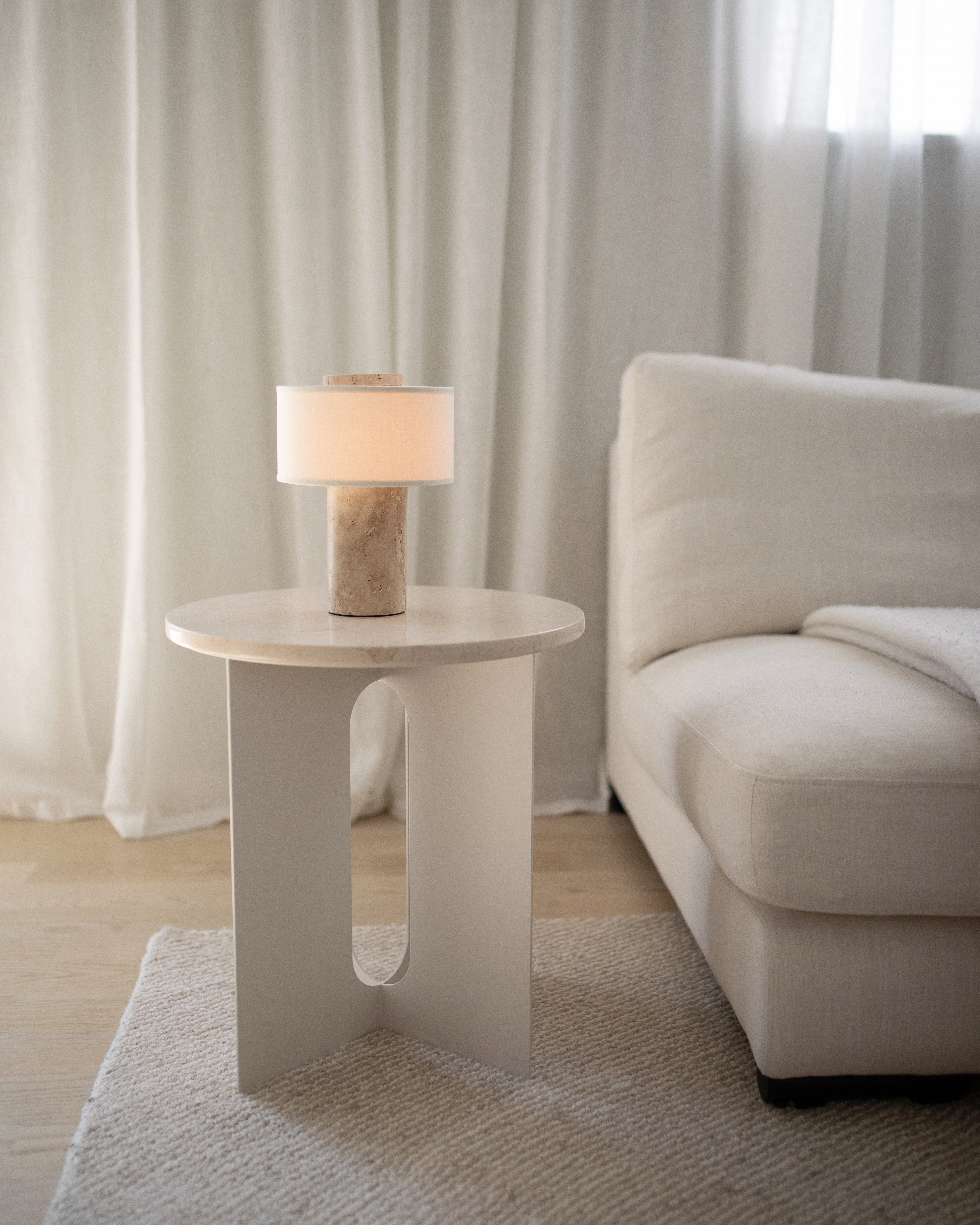 Auríe Portable Lamp | Travertin & Hør | 25 cm