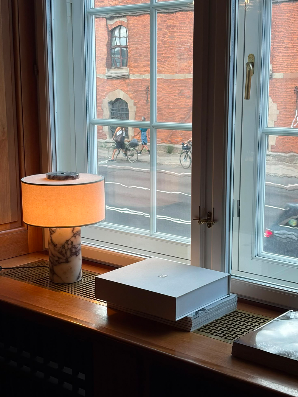 Auríe Large Lamp | Calacatta Viola & Hør | 35 cm