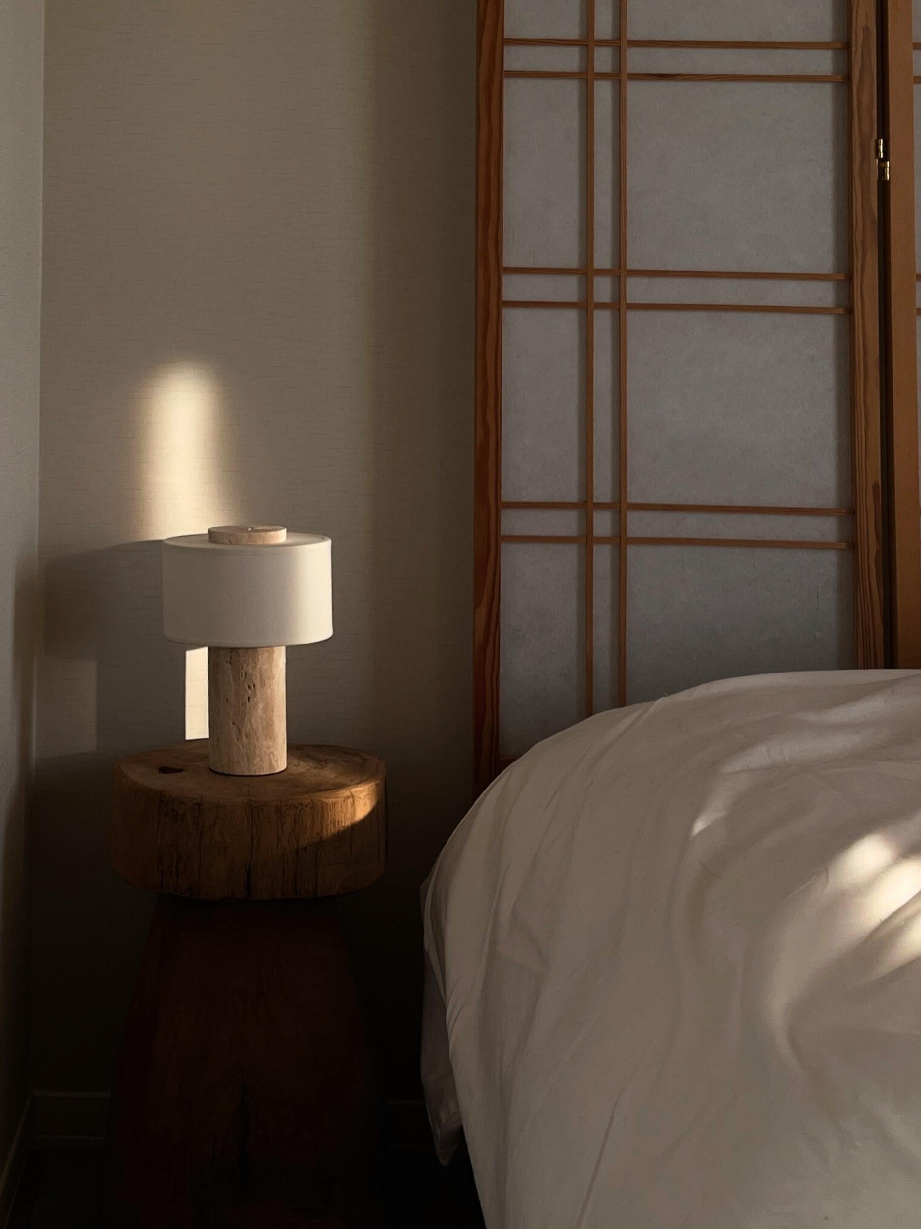 Auríe Portable Lamp | Travertin & Hør | 25 cm