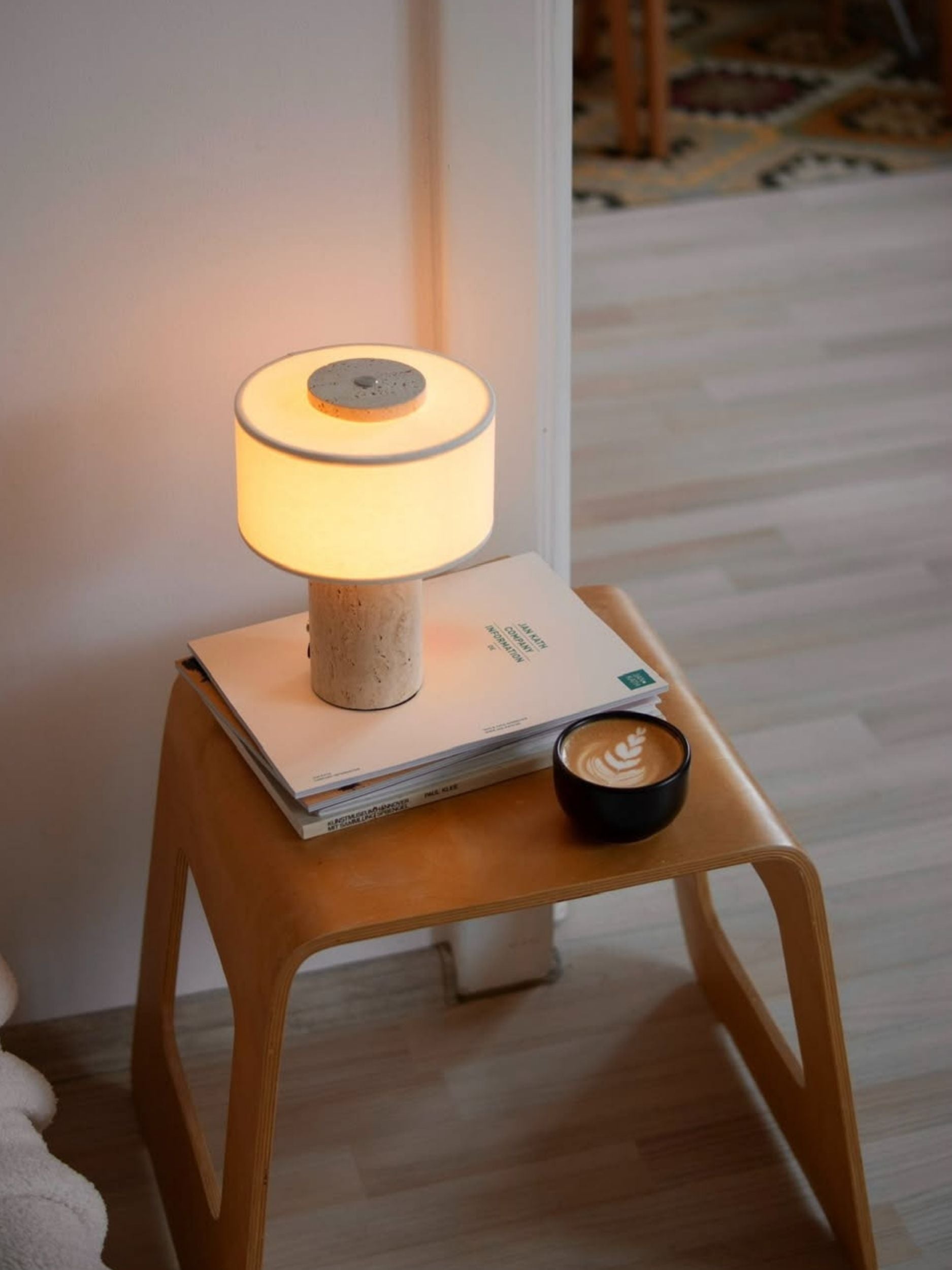 Auríe Portable Lamp | Travertin & Hør | 25 cm