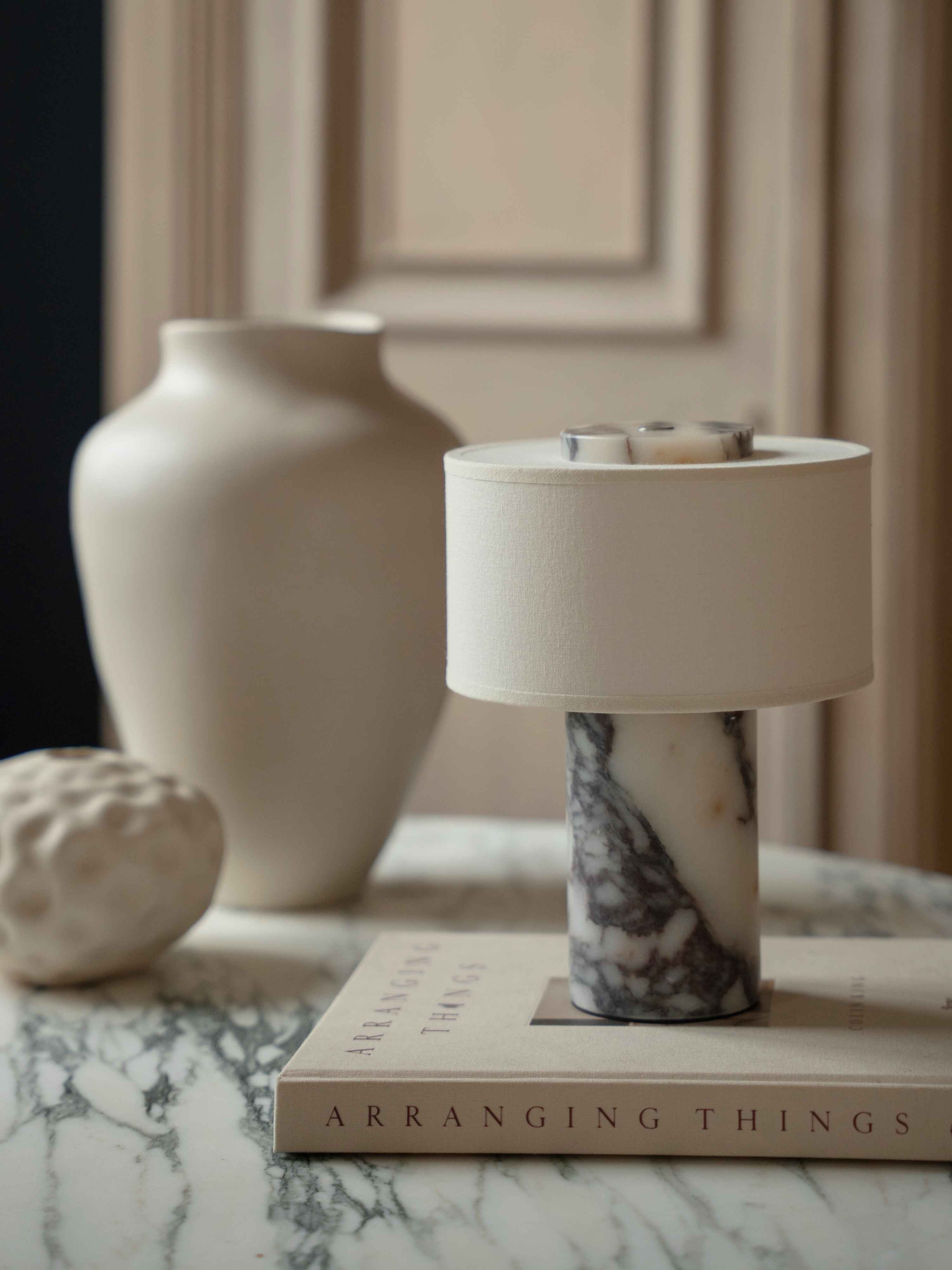 Auríe Portable Lamp | Calacatta Viola Marmor & Hør | 25 cm