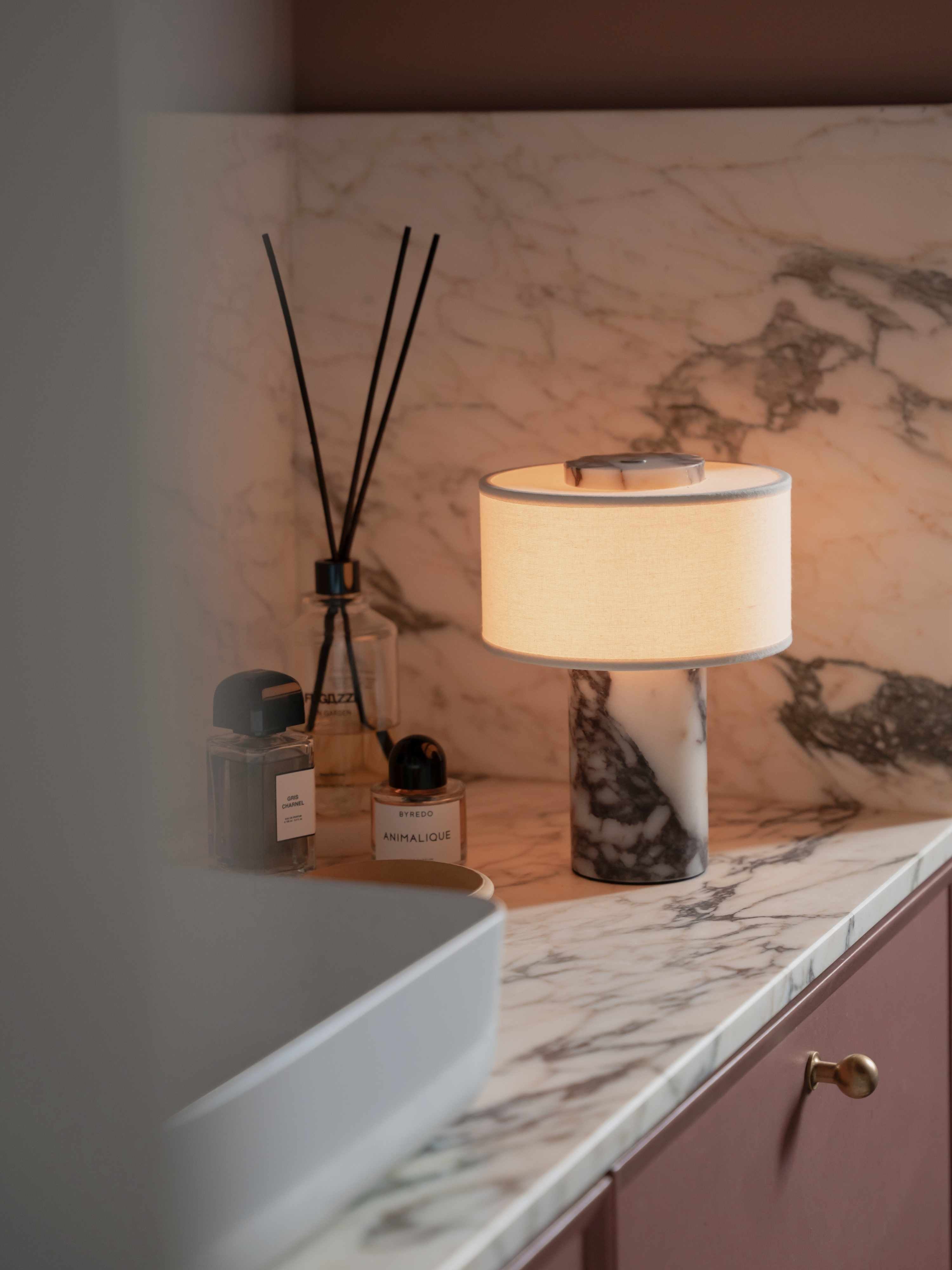 Auríe Portable Lamp | Calacatta Viola Marmor & Hør | 25 cm