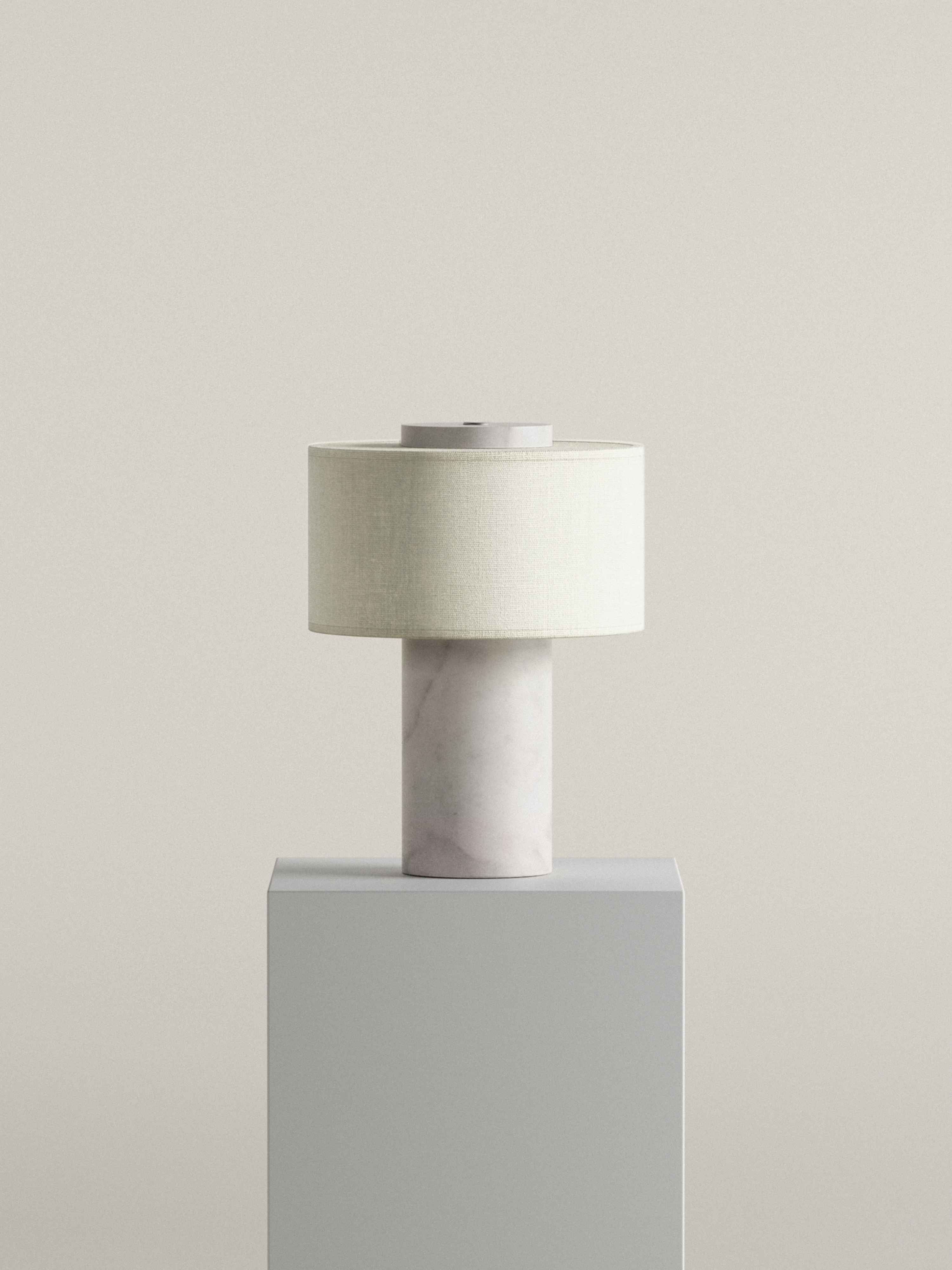 Auríe Portable Lamp | Hvid Marmor & Hør | 25 cm