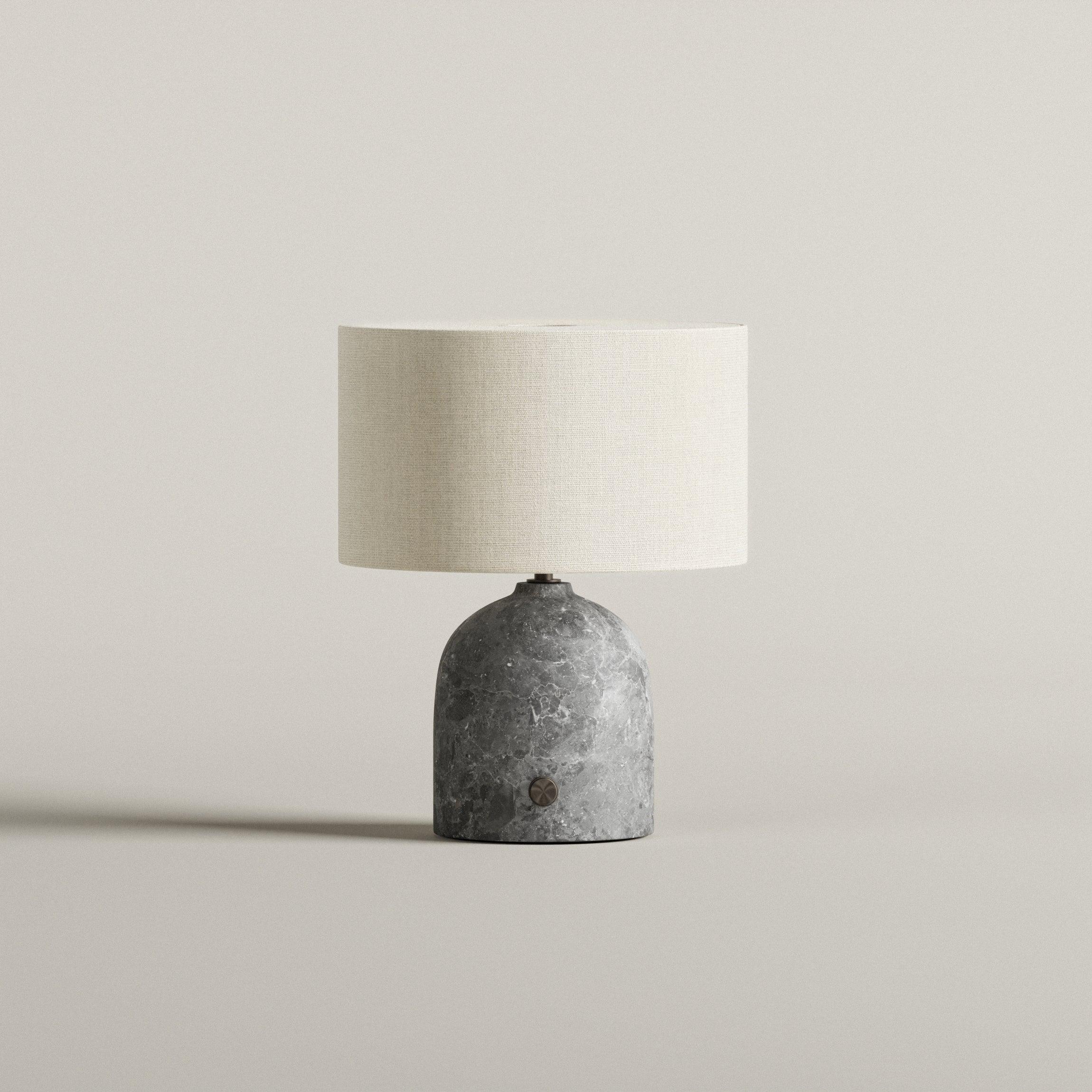 Nora Bordlampe | Grå Marmor & Hør - Blossholm