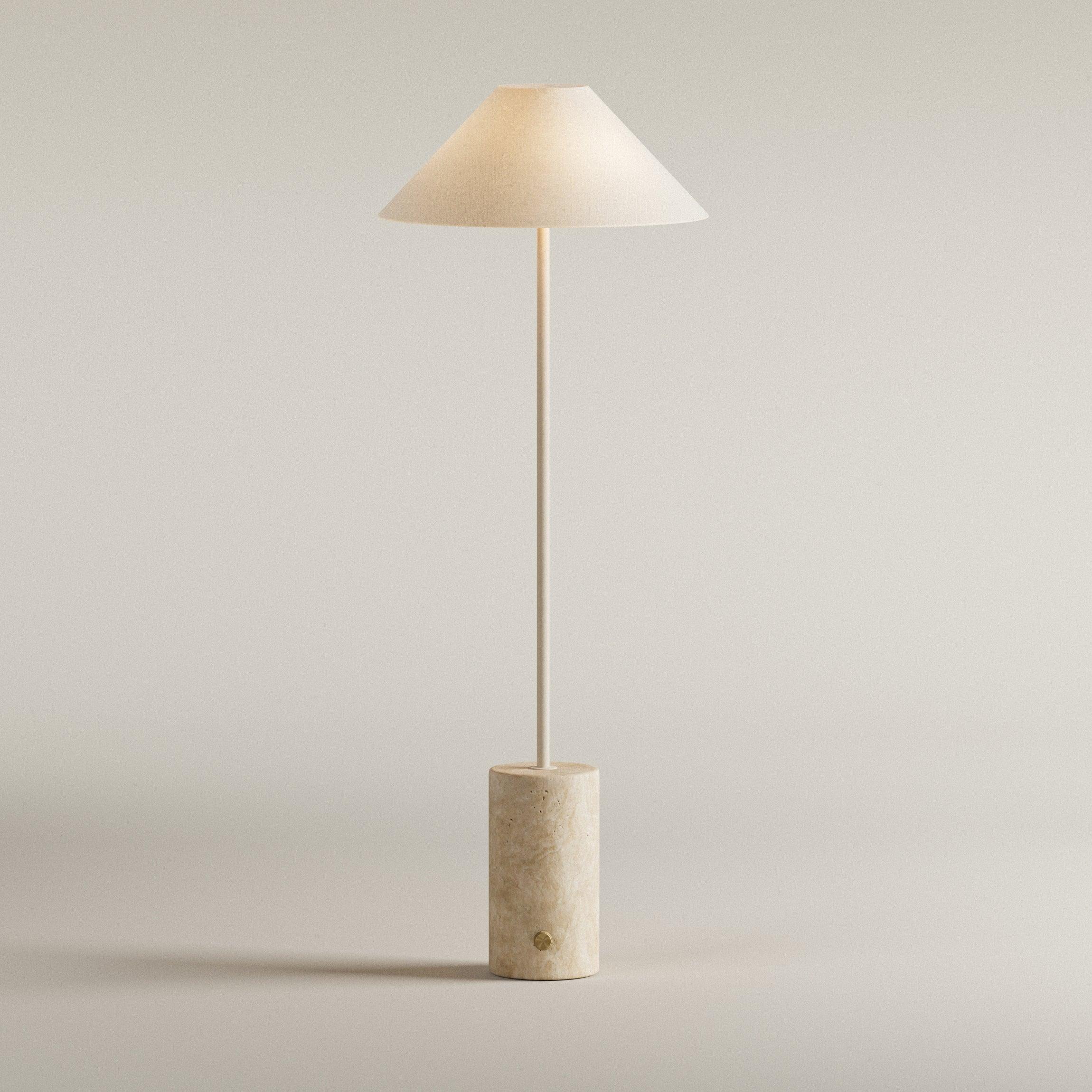 Aya Gulvlampe | Travertine & Hør - Blossholm