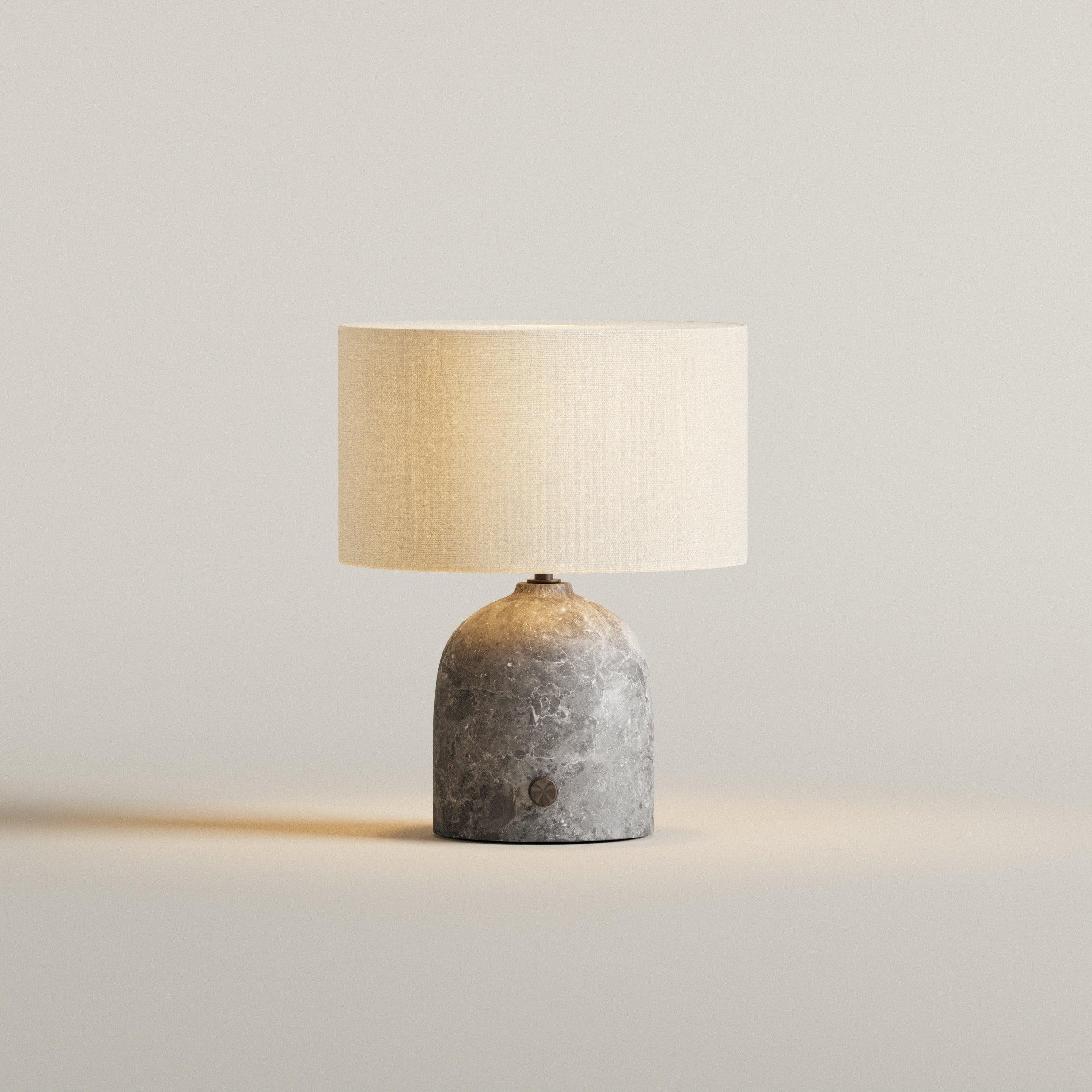 Nora Bordlampe | Grå Marmor & Hør - Blossholm