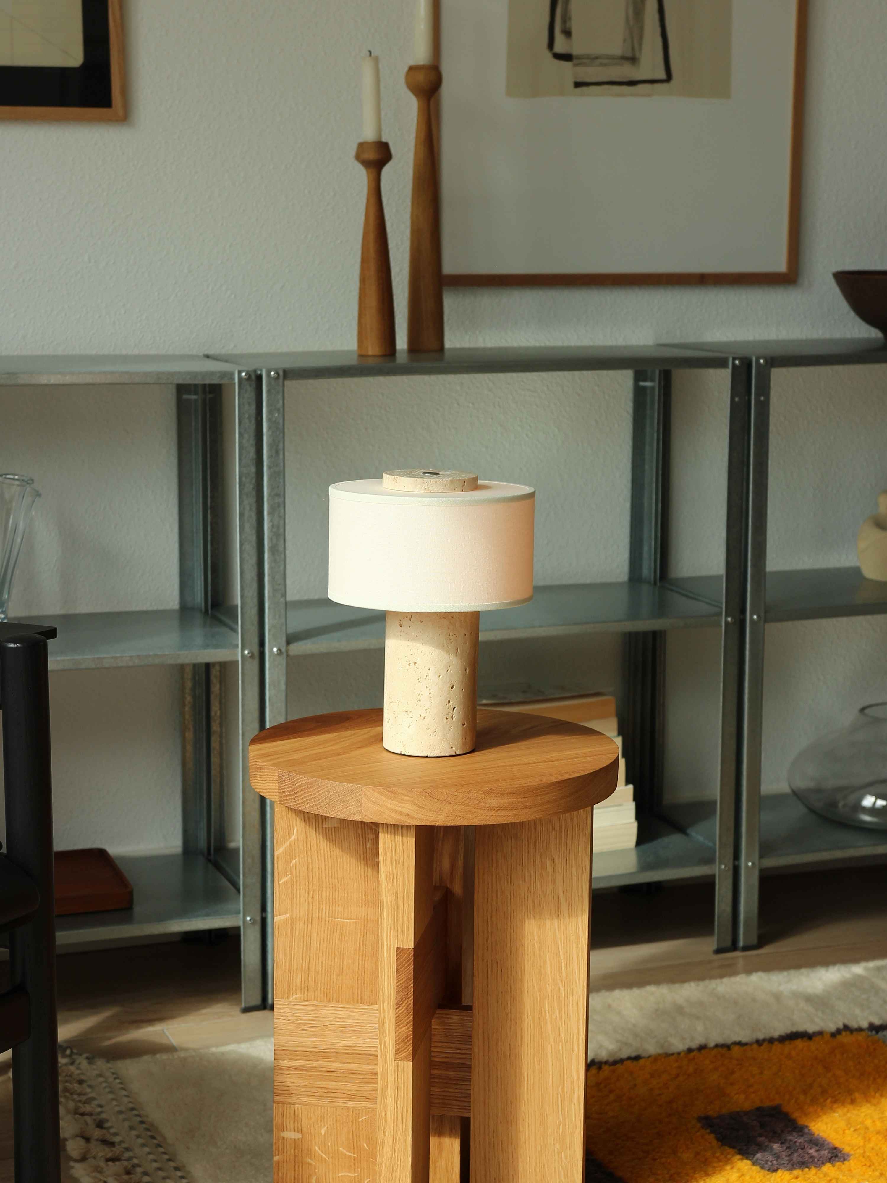 Auríe Portable Lamp | Travertin & Hør | 25 cm