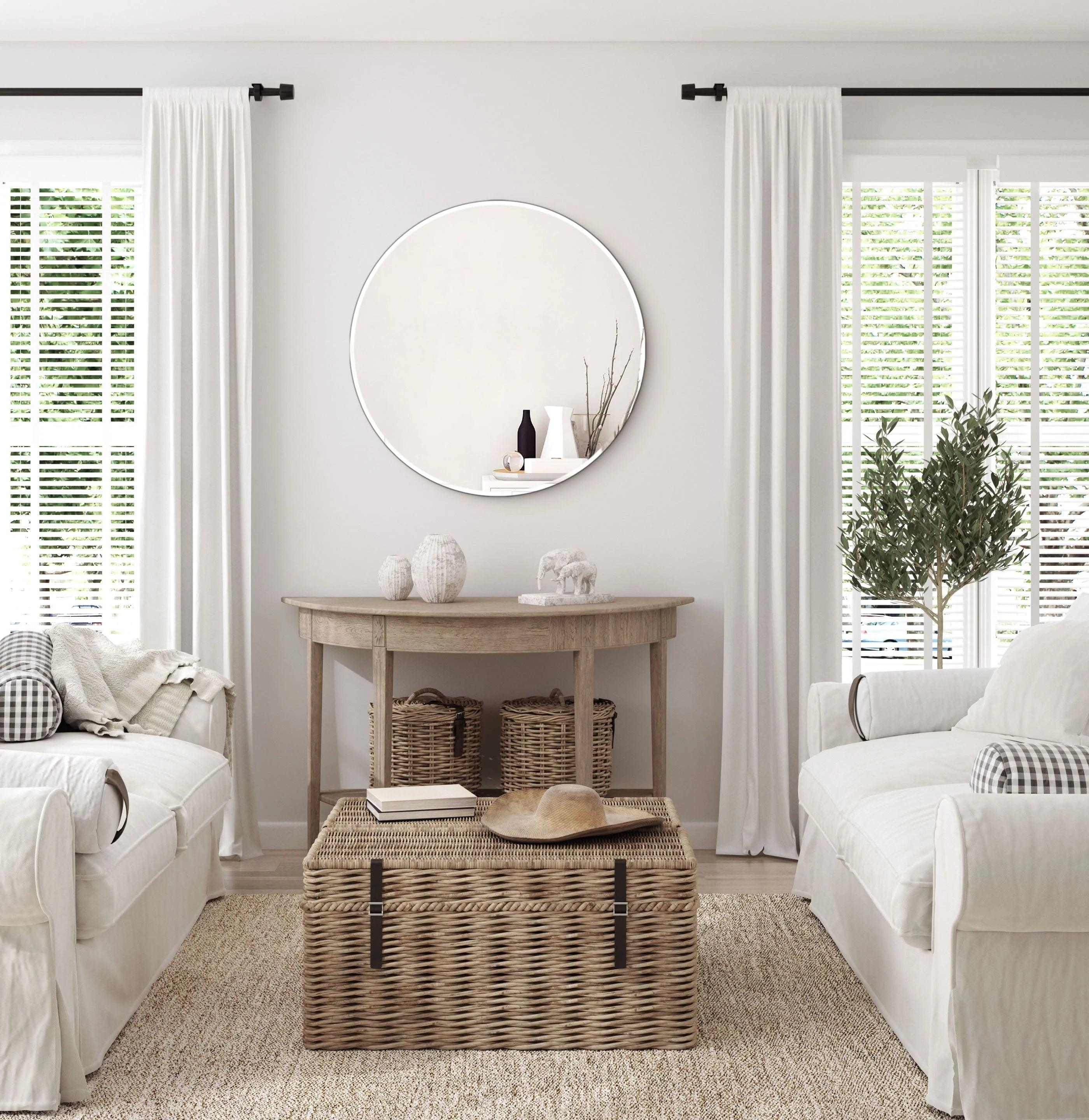 Round Mirror Small som et centralt element i rummet