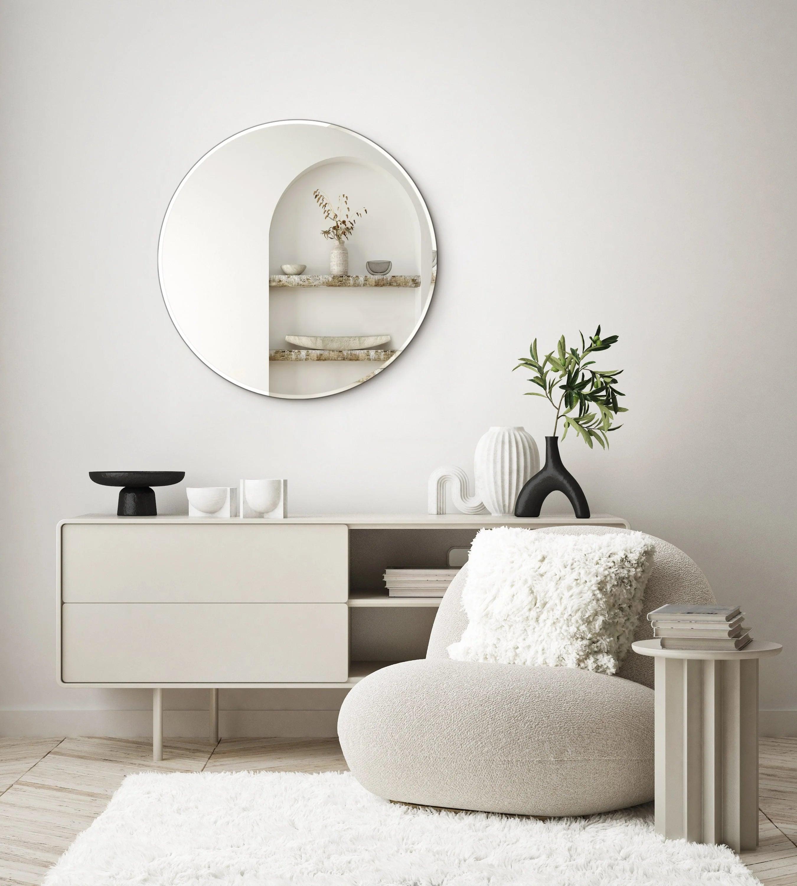 Round Mirror Small er en smuk tilføjelse
