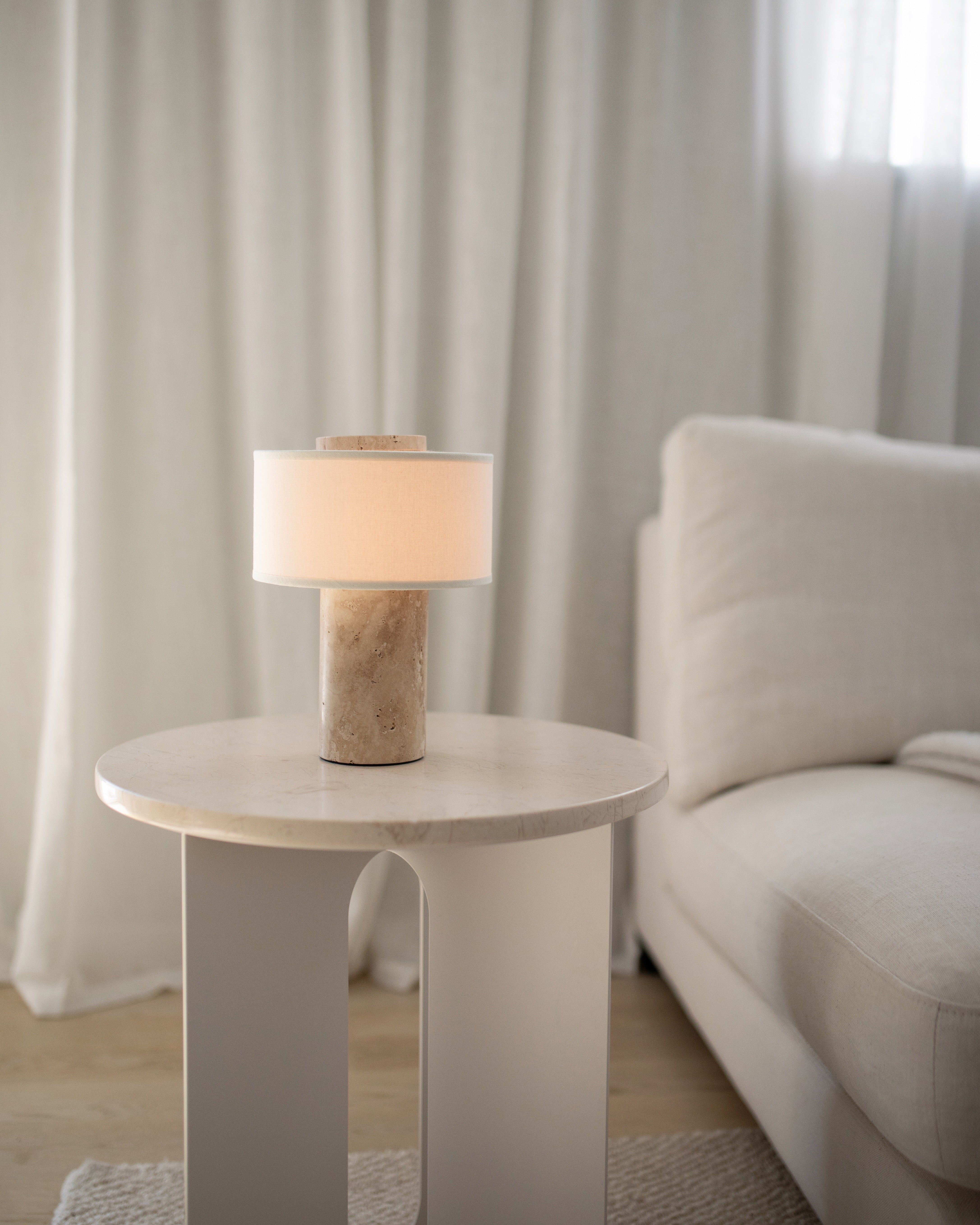 Auríe Portable Lamp | Travertin & Hør | 25 cm