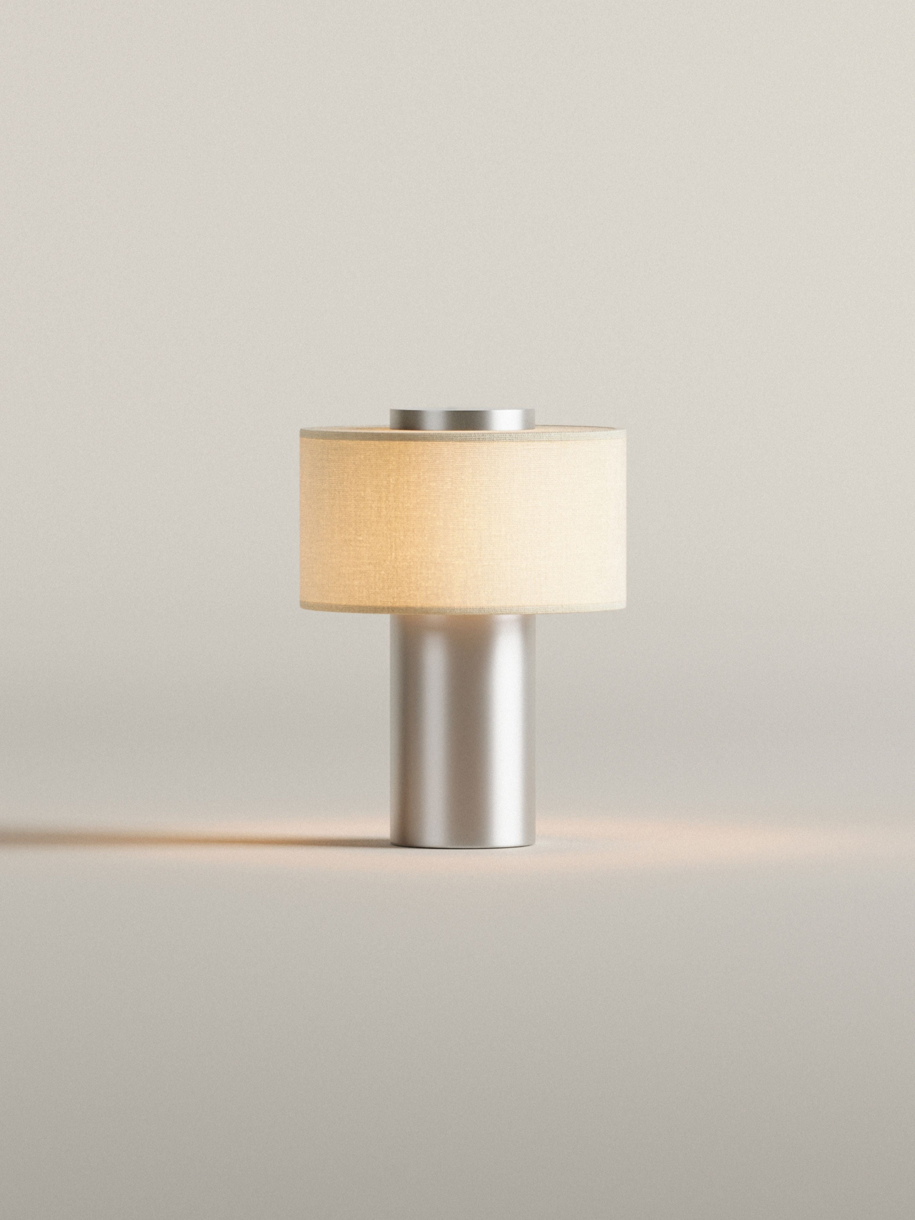 Auríe Portable Lamp | Aluminium & Hør | 25 cm