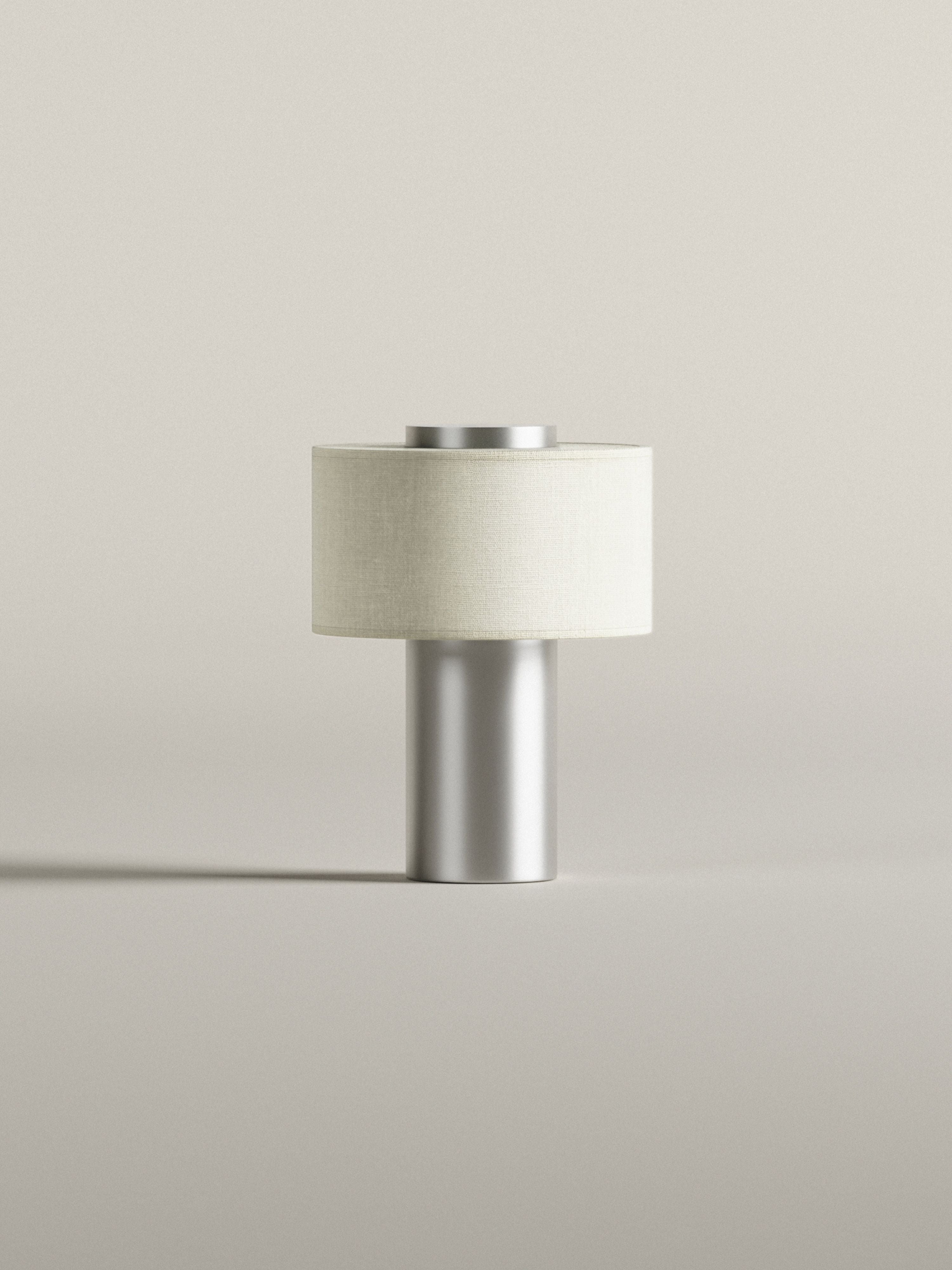 Auríe Portable Lamp | Aluminium & Hør | 25 cm