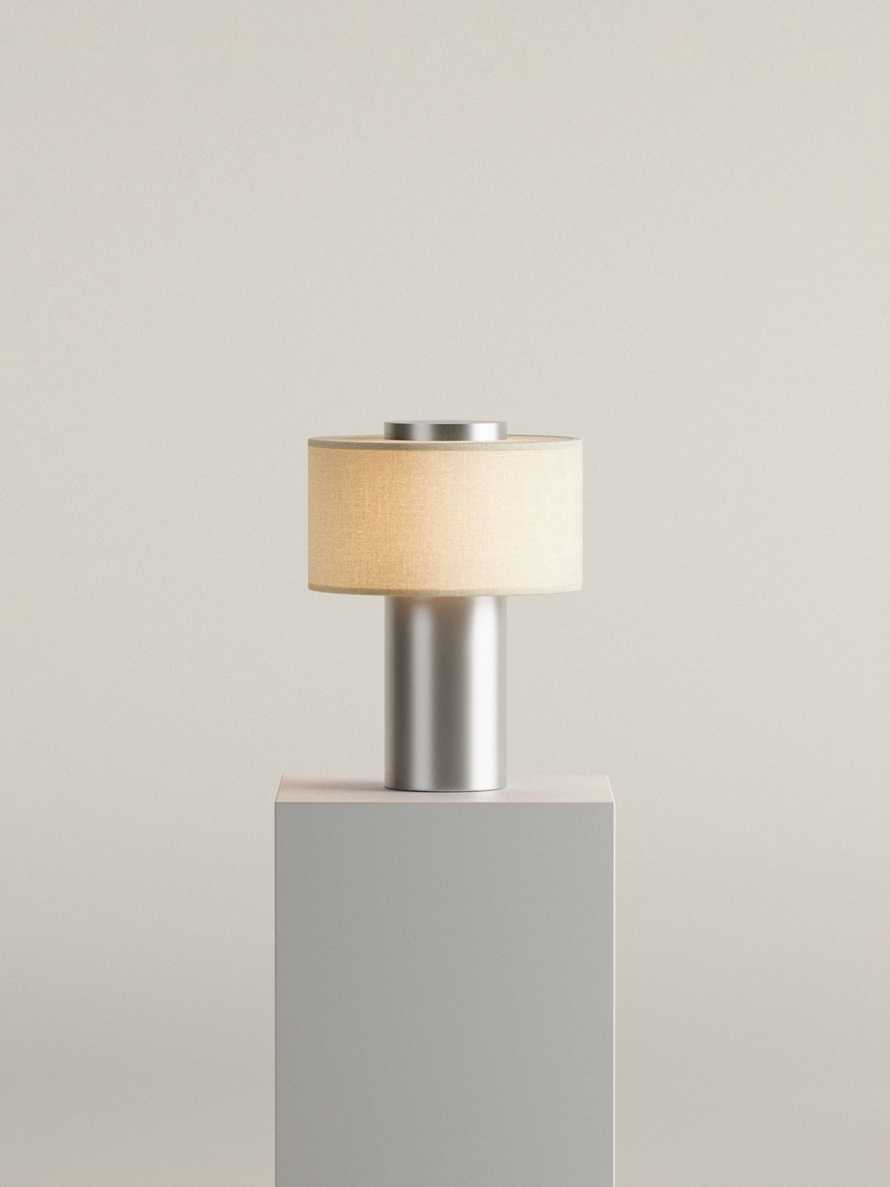 Auríe Portable Lamp | Aluminium & Hør | 25 cm