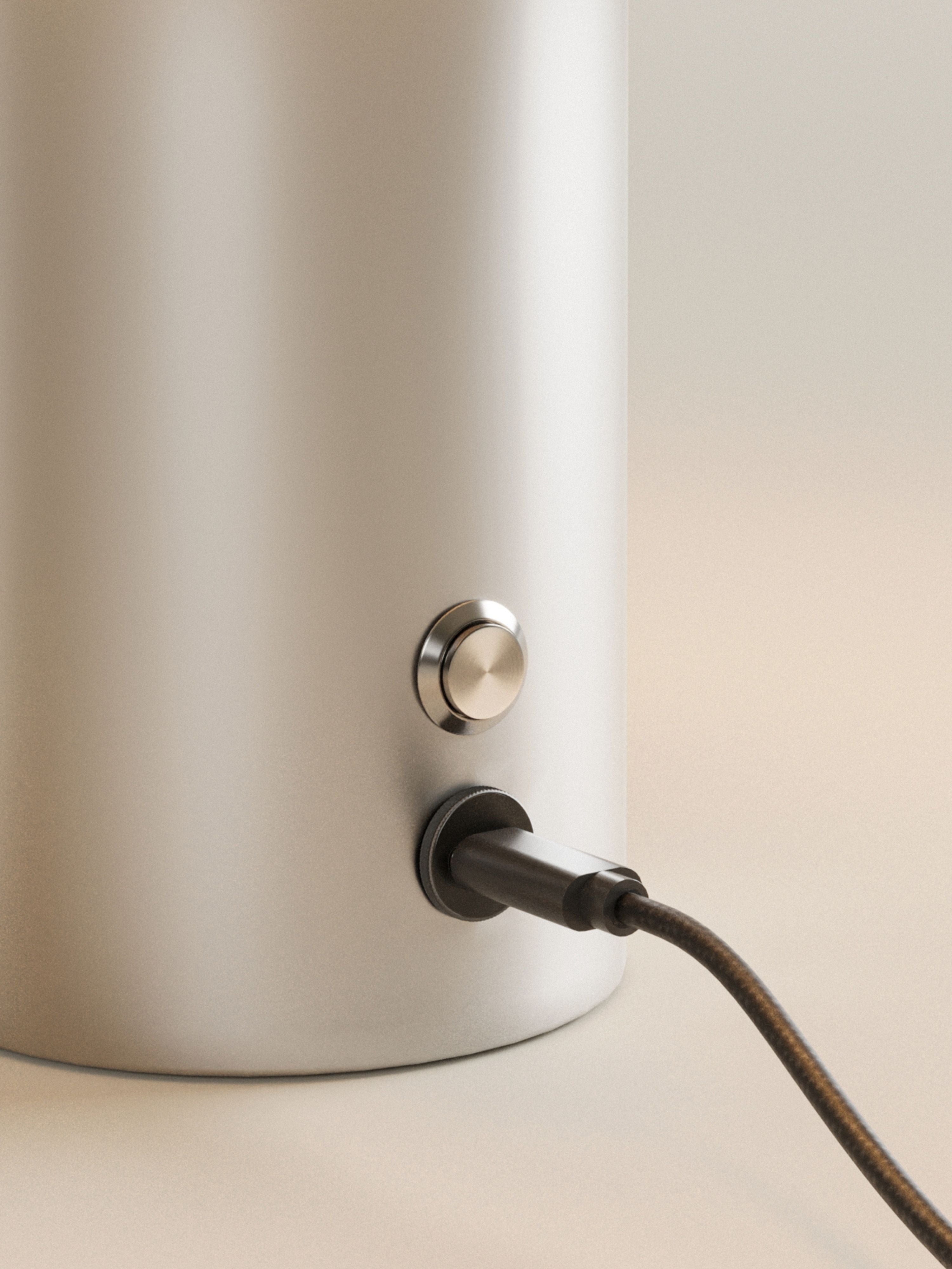 Auríe Portable Lamp | Aluminium & Hør | 25 cm