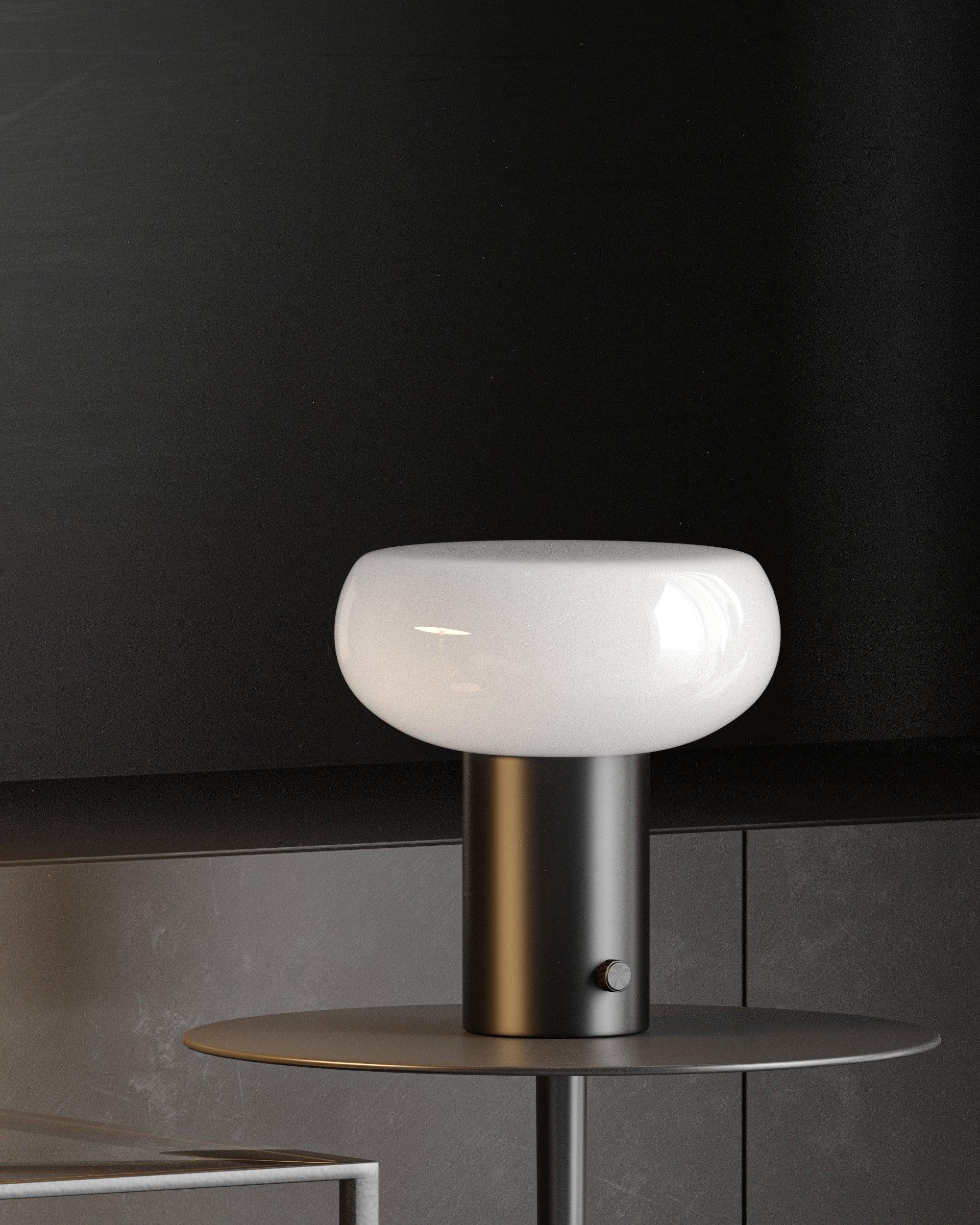 Aurum Bordlampe | Metal & Opalglas - Blossholm