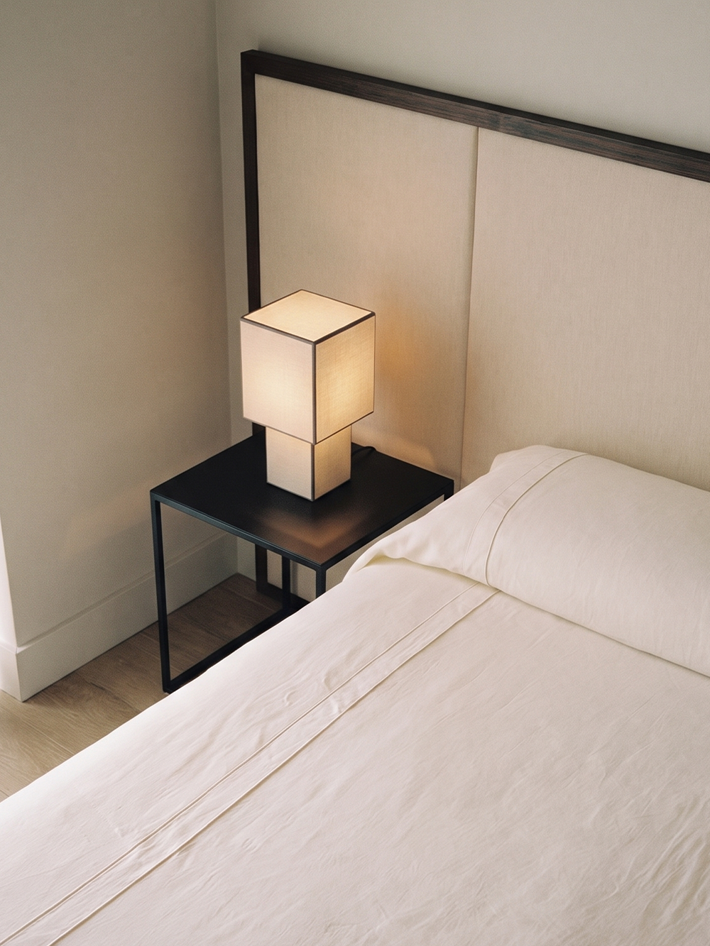 Forma Portable Lamp | Hør - Sorte Kanter