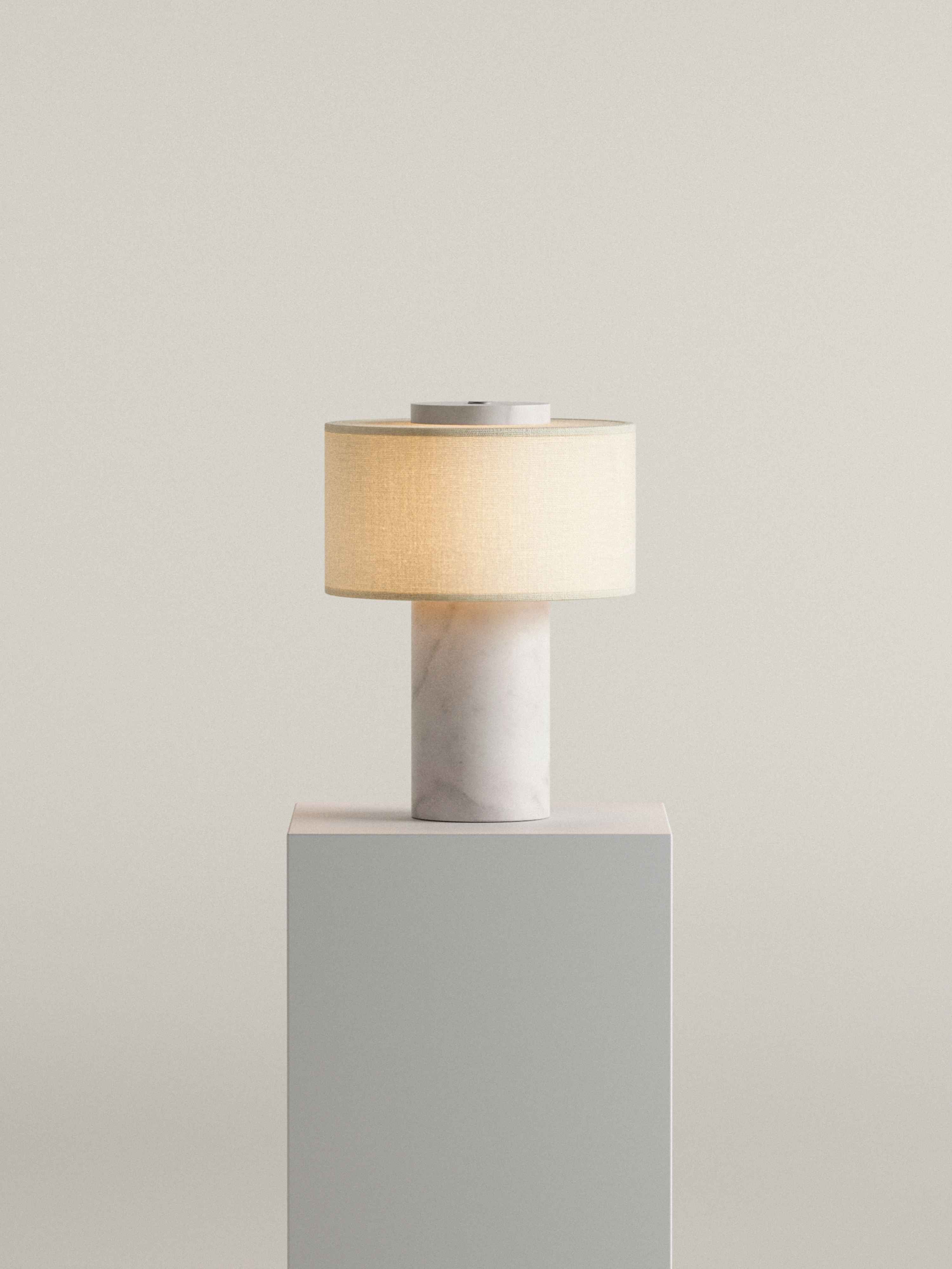 Auríe Portable Lamp | Hvid Marmor & Hør | 25 cm