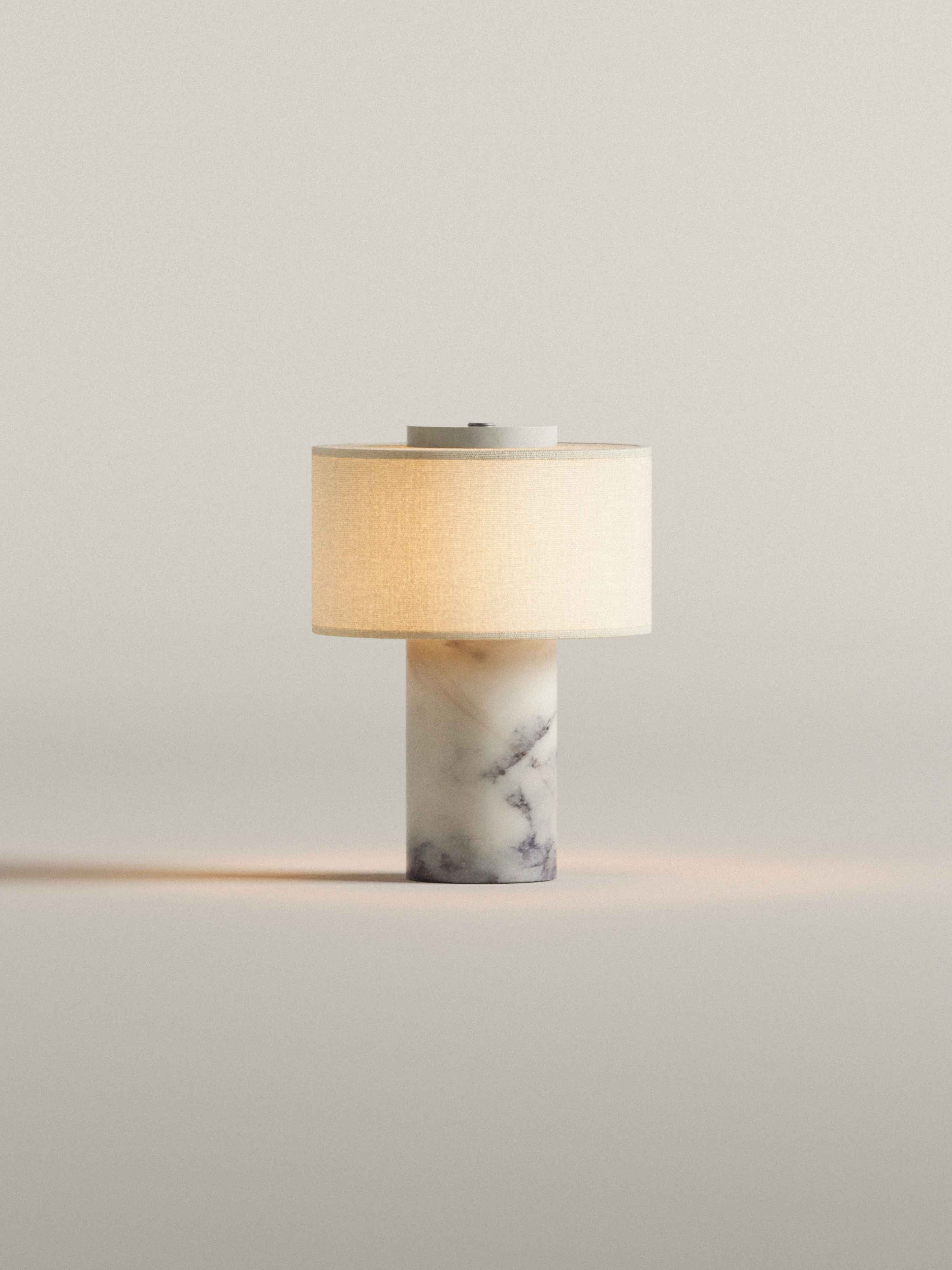 (Sample Sale) Auríe Portable Lamp | Calacatta Viola Marmor & Hør | 25 cm