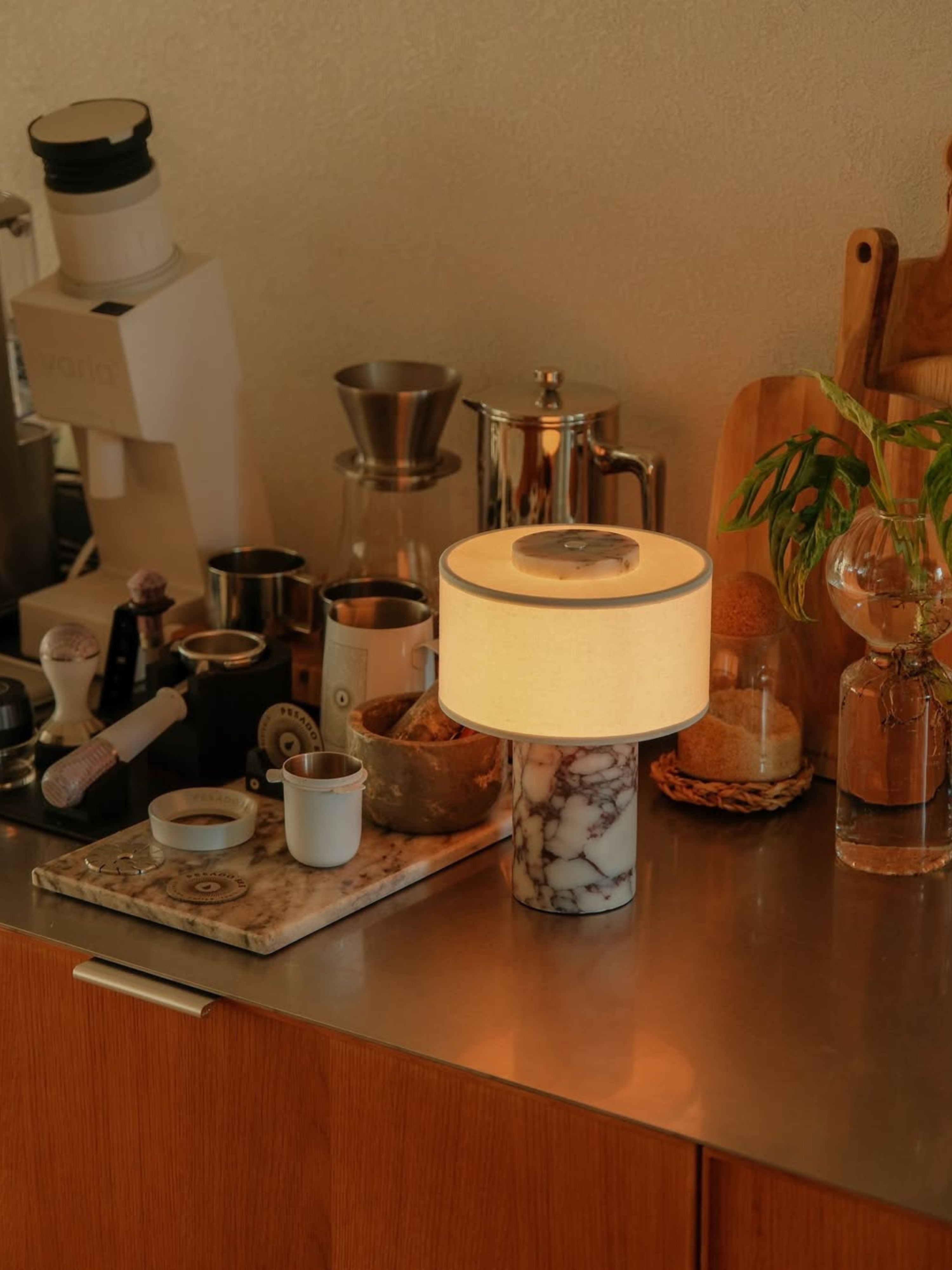 Auríe Portable Lamp | Calacatta Viola Marmor & Hør | 25 cm