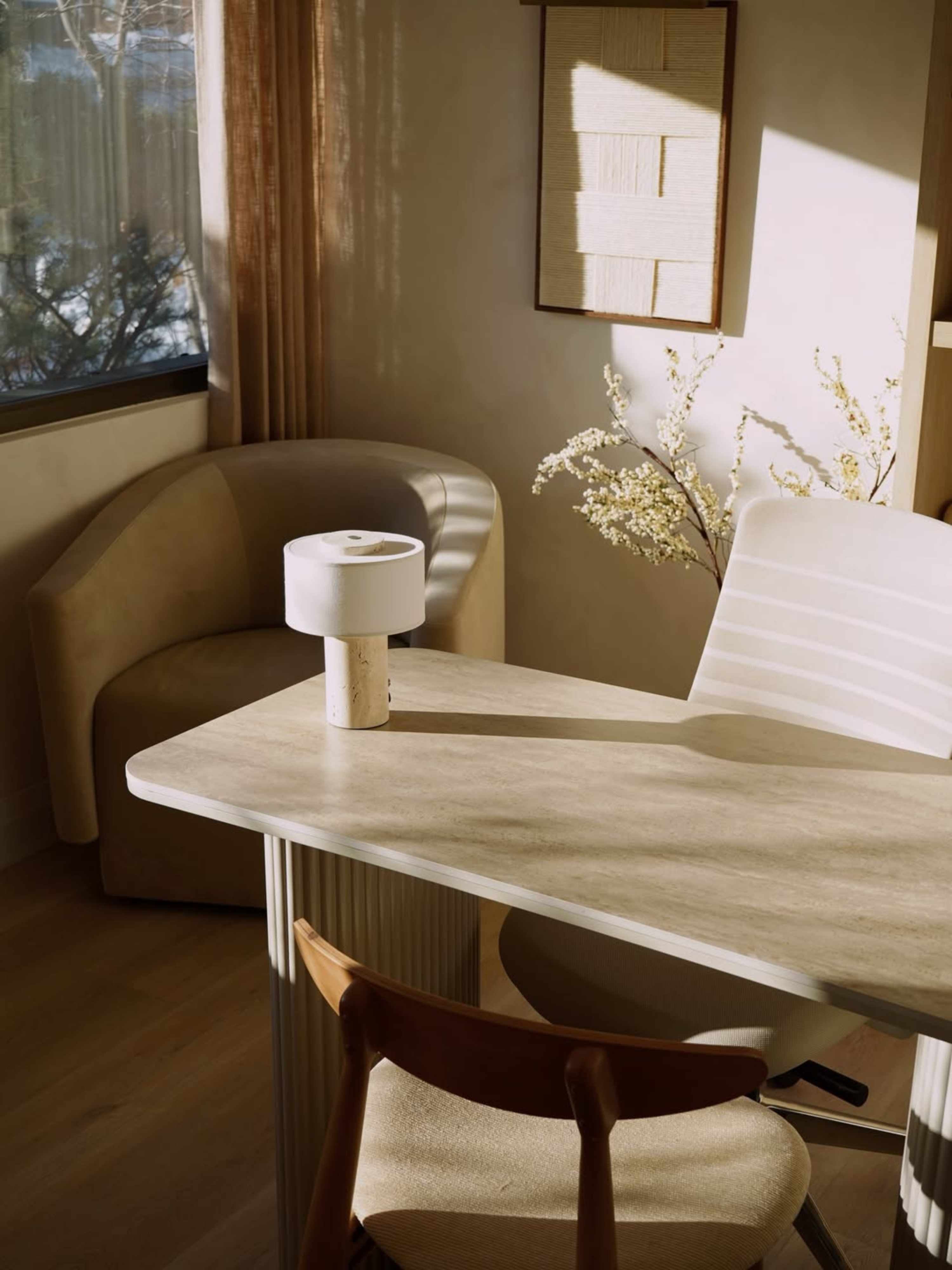 Auríe Portable Lamp | Travertin & Hør | 25 cm
