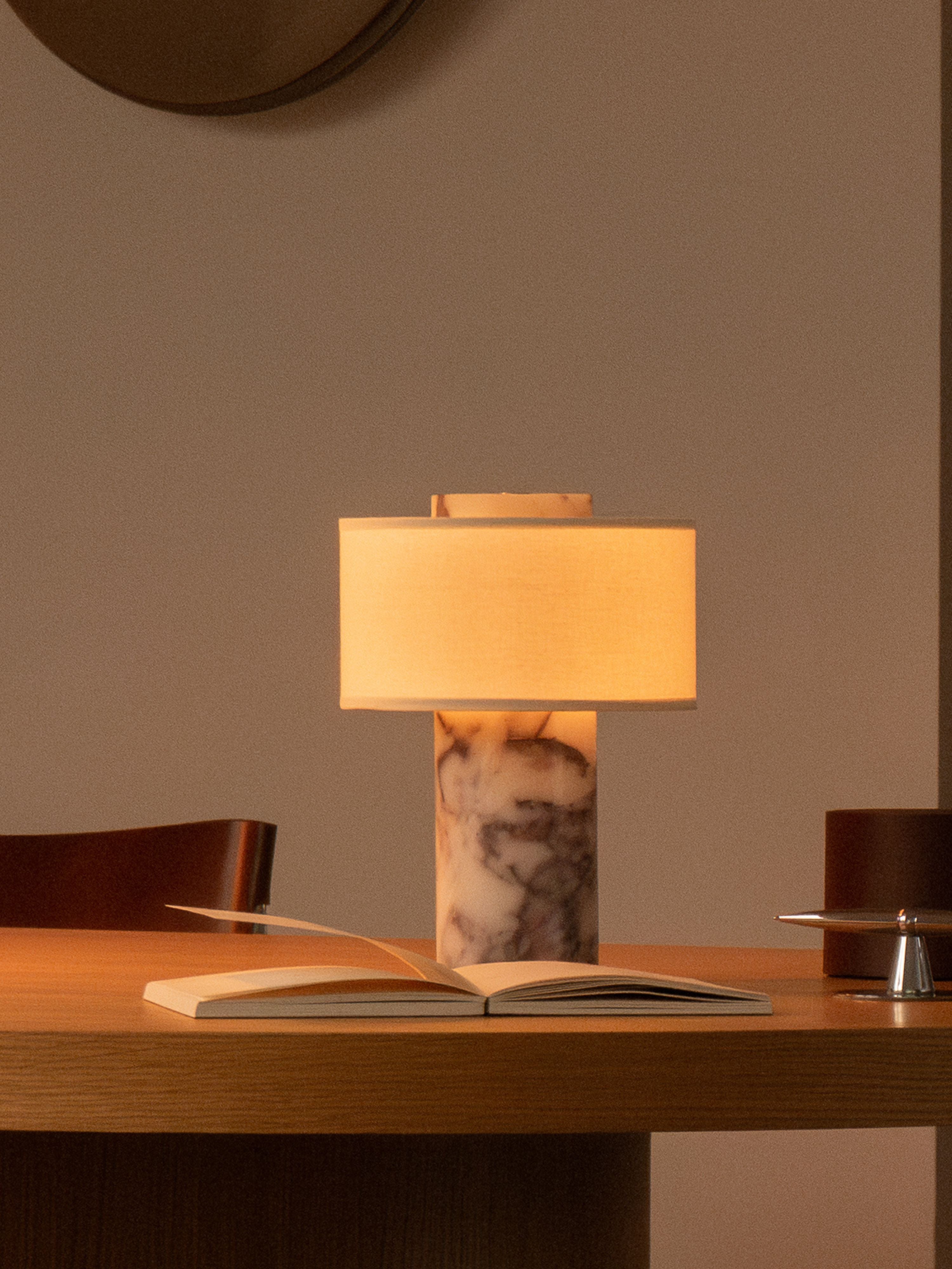 Auríe Portable Lamp | Calacatta Viola Marmor & Hør | 25 cm